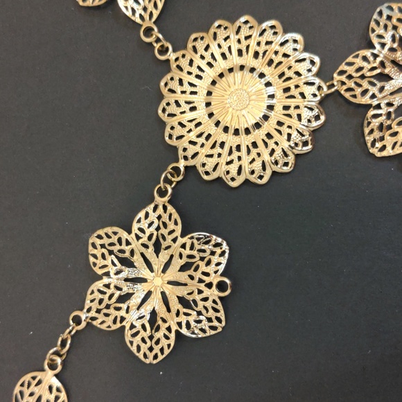 Relisting as a set: BCBG Filagree necklace and earrings gold-colored - Picture 2 of 10